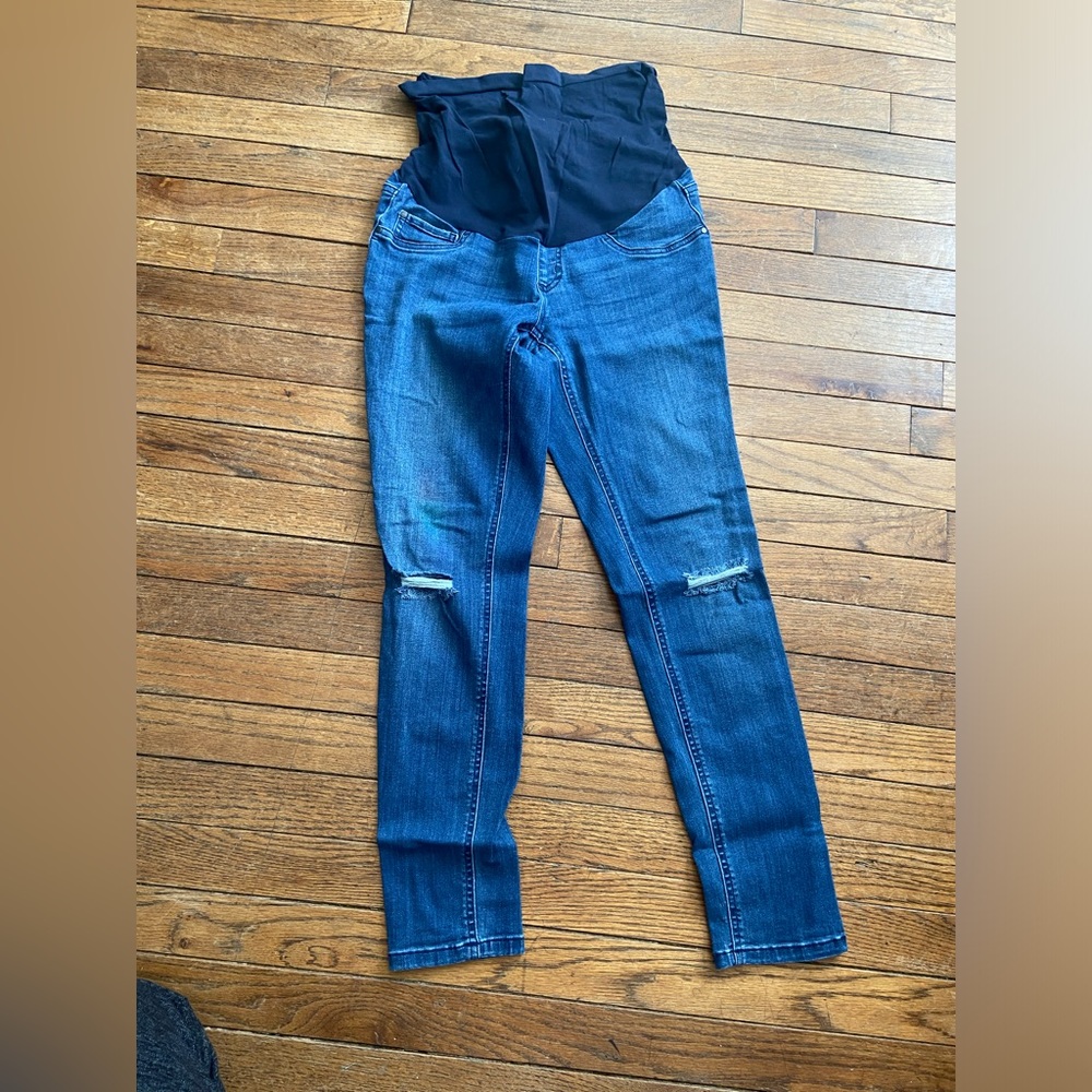 MATERNITY JEAN: ripped knee, secret belly, medium wash- jegging